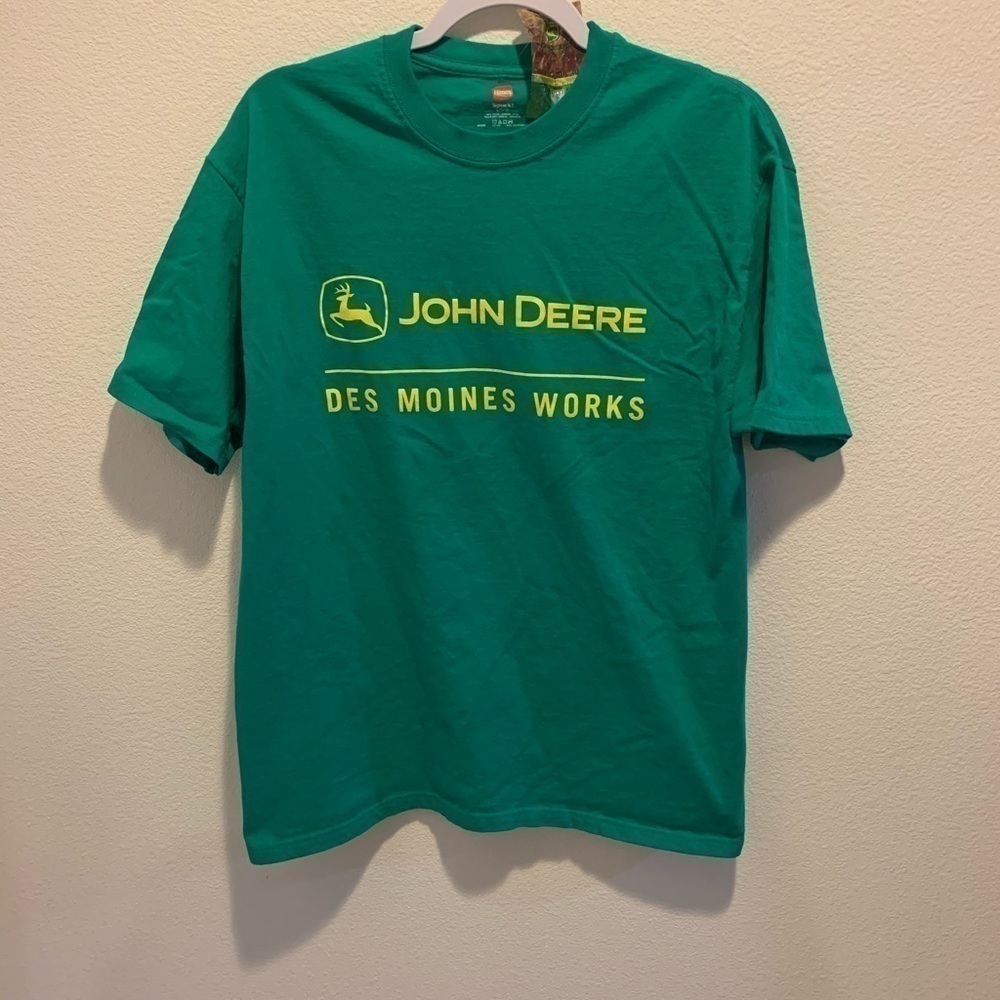John Deere NWT Hanes tagless Tee. Size L.​​​​​​​​​​​​​​​​​​​​​